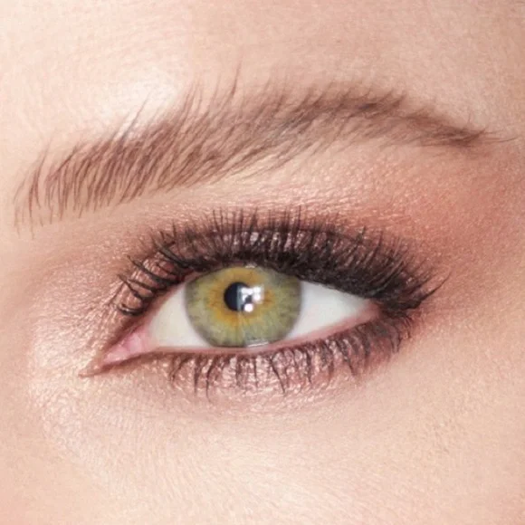 Charlotte Tilbury • Oyster Pearl eye shadow mesmerize - Picture 2 of 7